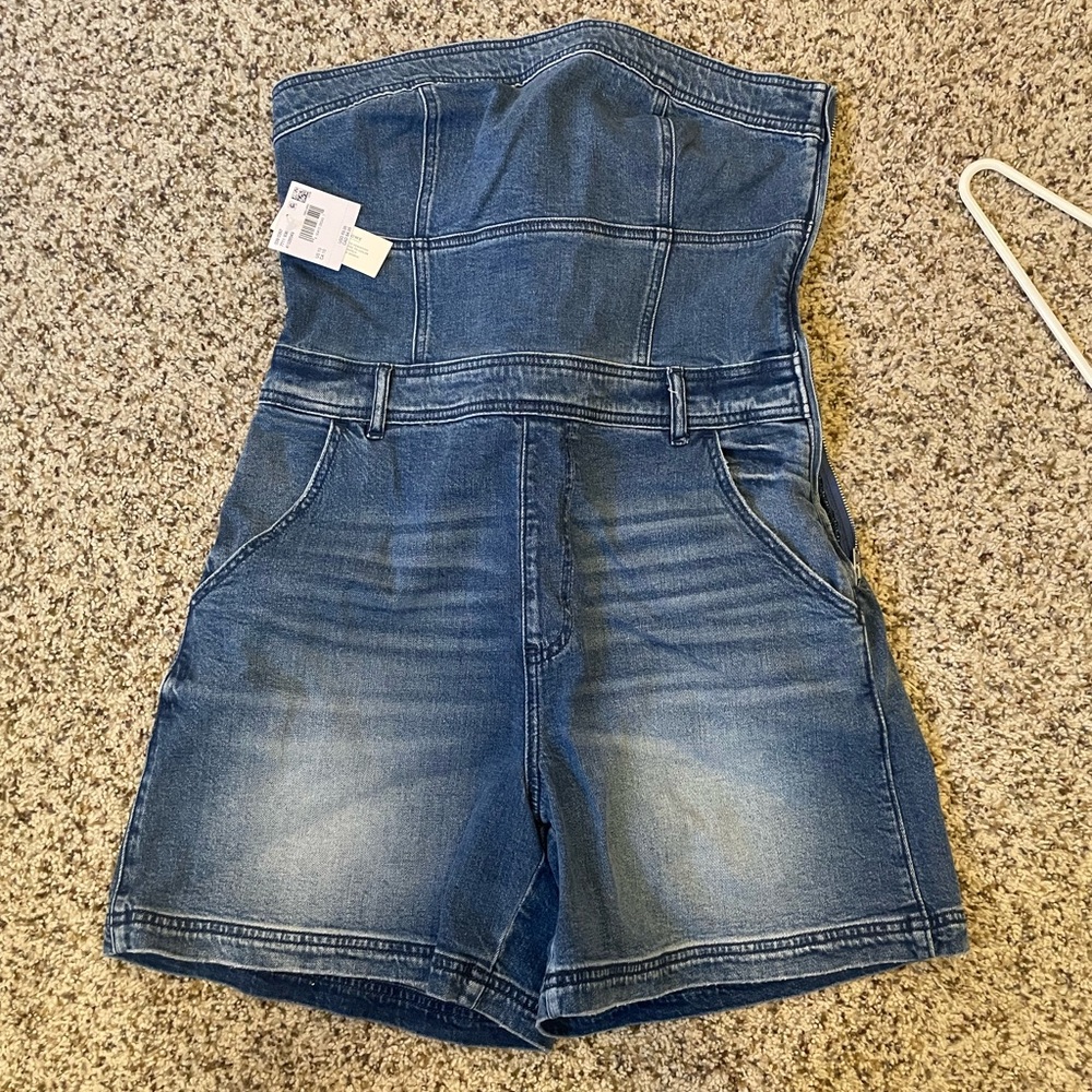 American Eagle Women Size 10 Tube top/Shorts Romper